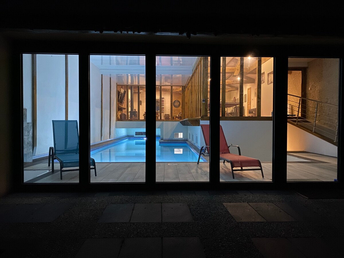 Grange rénovée - piscine intérieure, sauna, bar