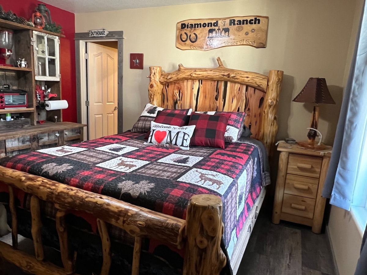 Bed & Breakfast in the Country! Private Cabin