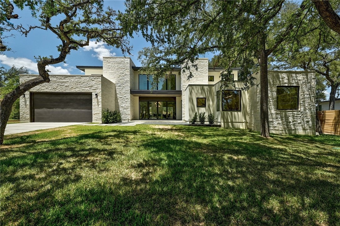 New Lux Home 5bd/5ba with Pool & Hot Tub