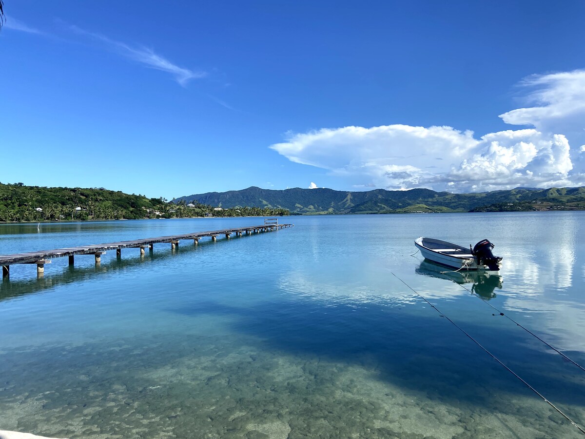 纳纳努海滩前小屋