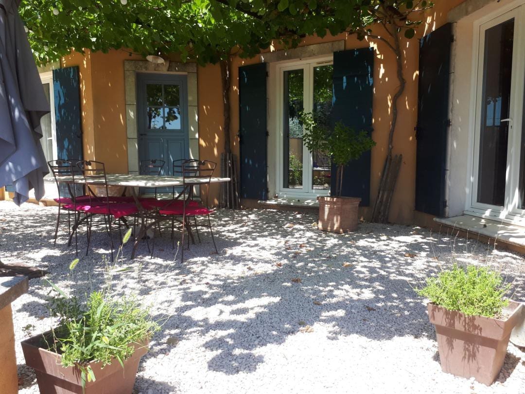 Maison de charme provençale proche Avignon -Nimes