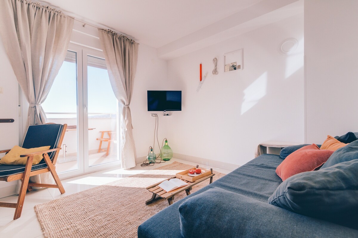 Experience winter by the sea -Stone Grey Apartment