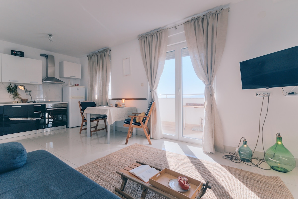 Experience winter by the sea -Stone Grey Apartment