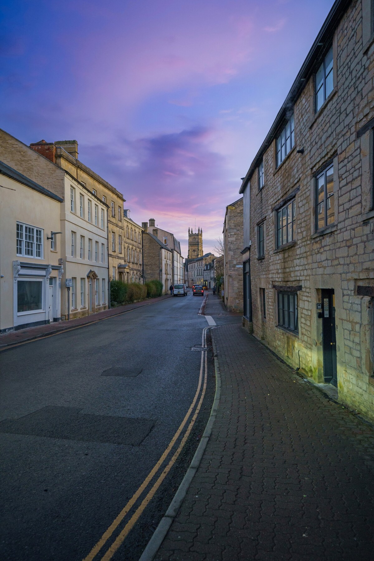 Spacious historic flat heart of town WiFi Smart TV