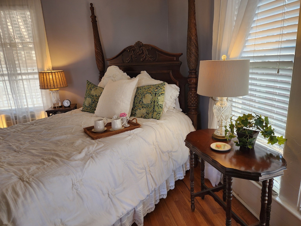 Luxurious Suite in Historic B&B