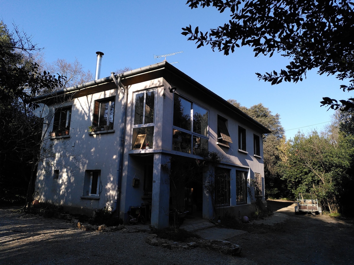 Appartement calme, proche de la ville.