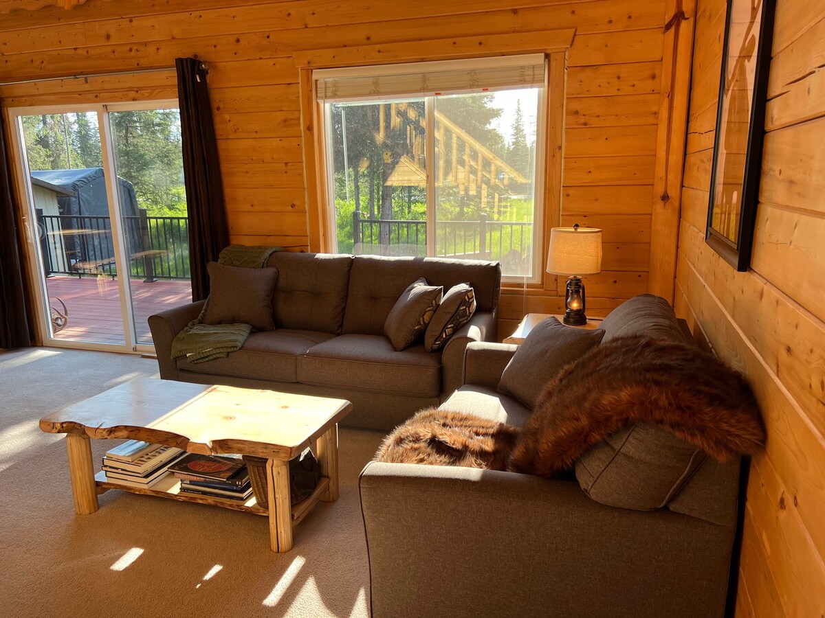 Classic Alaska log cabin
