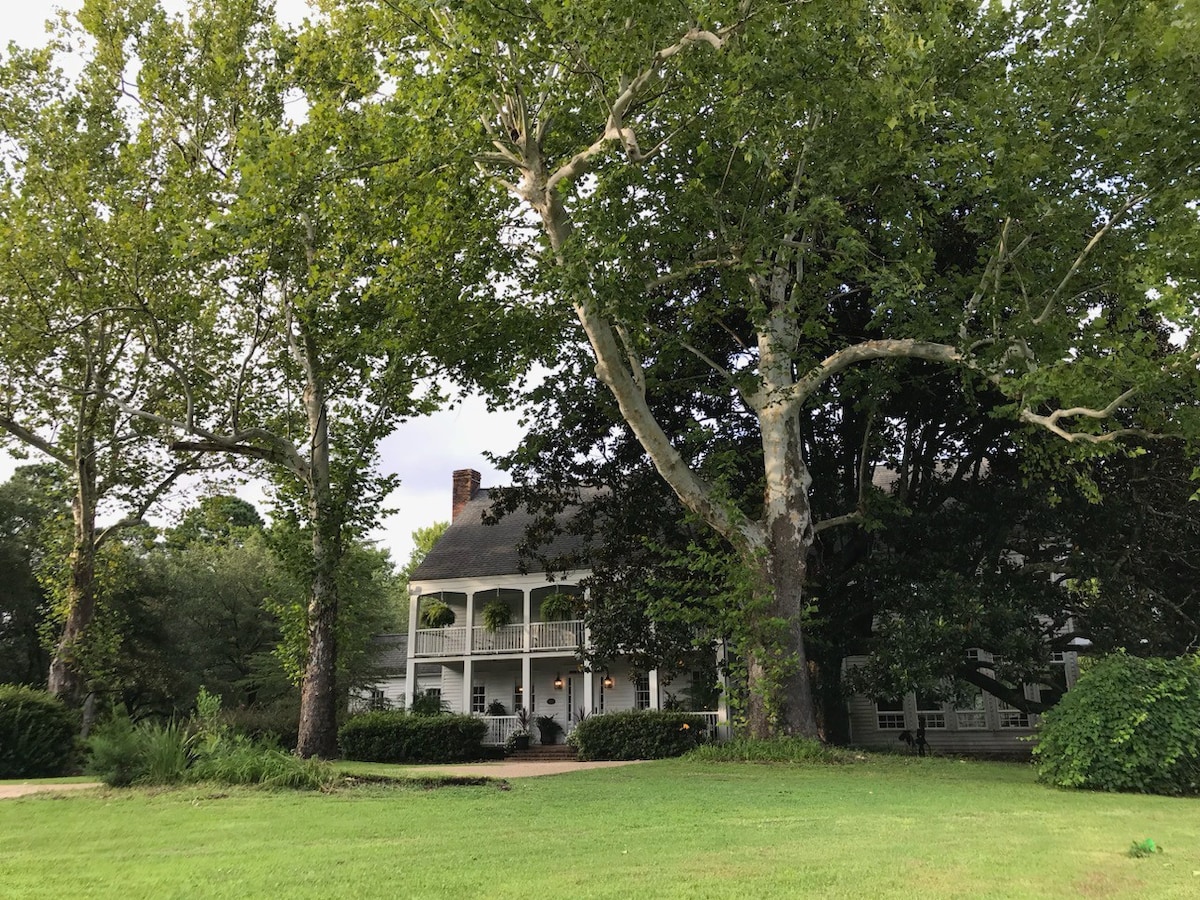 Historic Sycamore Bend Manor
