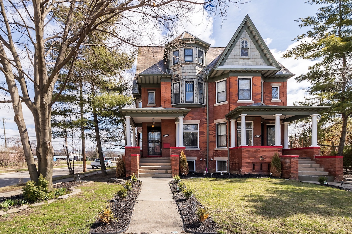 Detroit Beautiful Historic Home