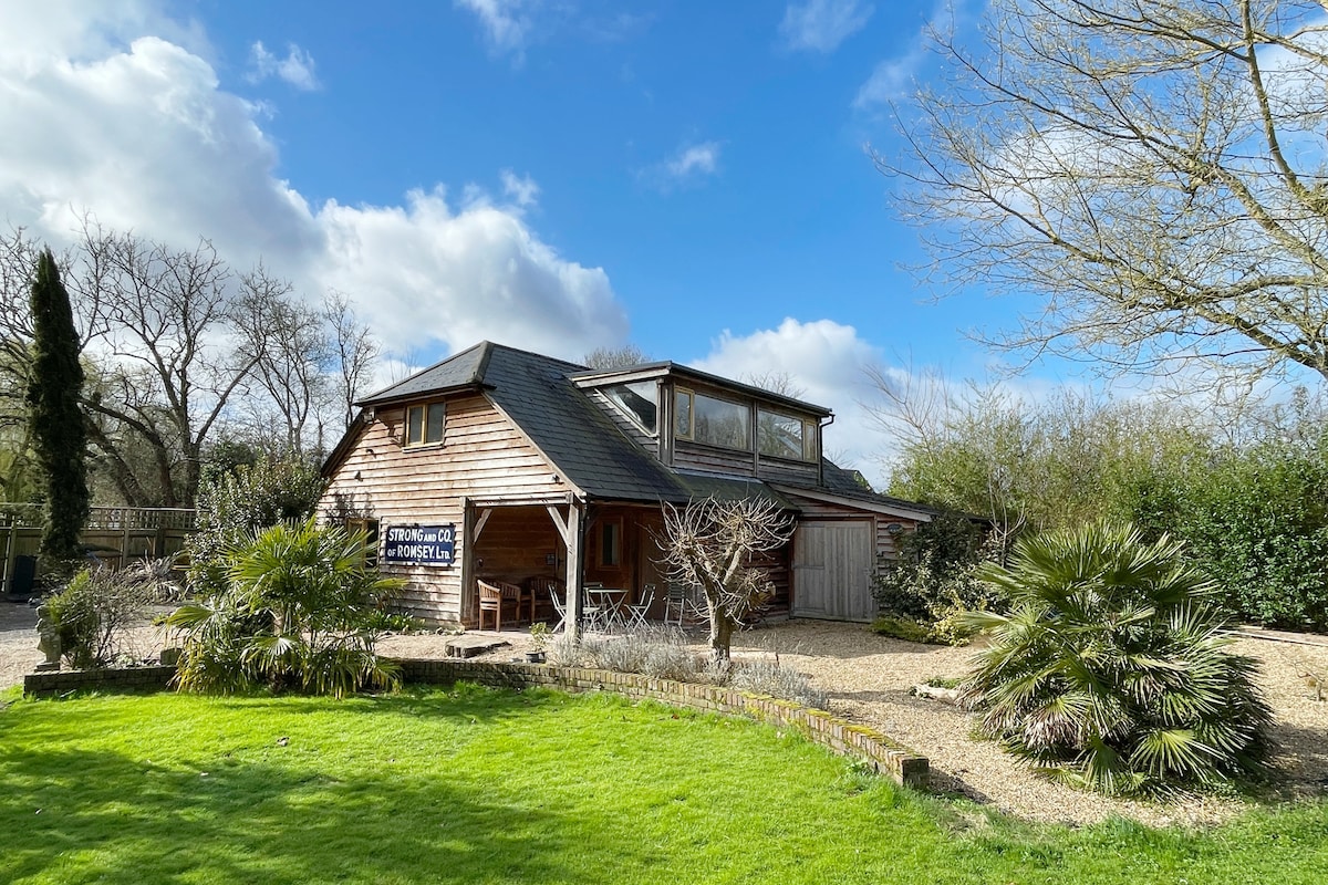 Central Romsey Countryside Apartment, Hampshire