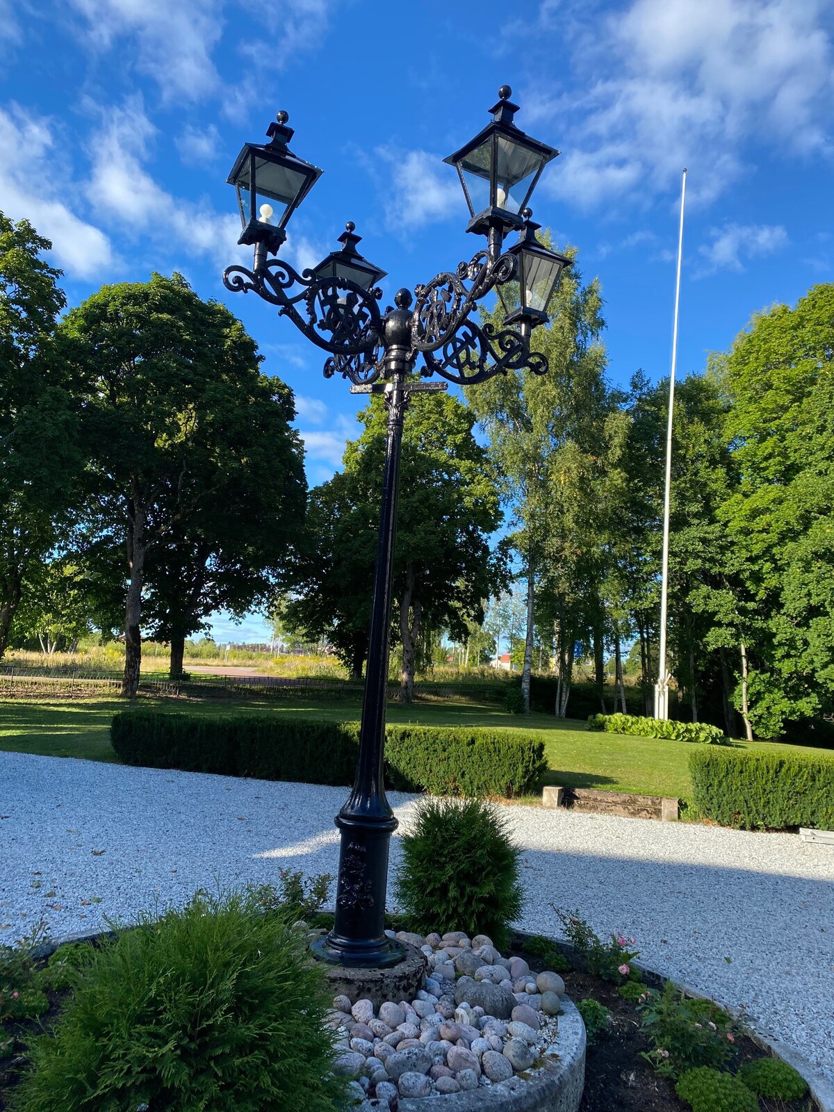 Herregård med stor park. Separat fløy.