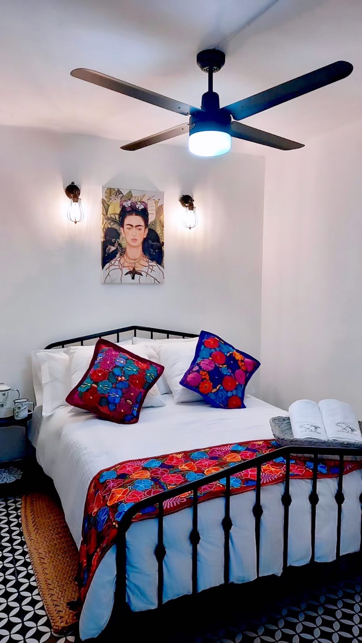 Frida's Purple Bedroom Downtown Los Reyes