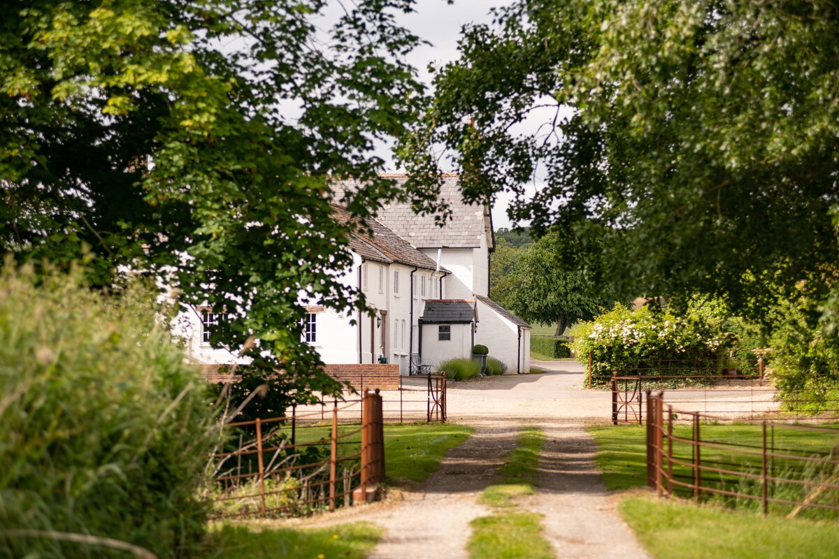 Tincleton Lodge and Rose Cottage (sleep 16)