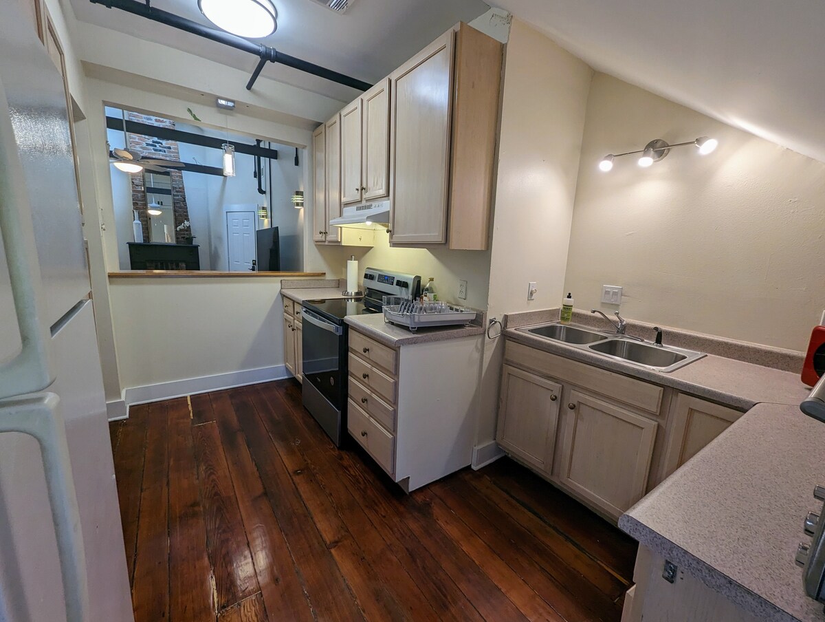 Private 2BR with Kitchen near FQ