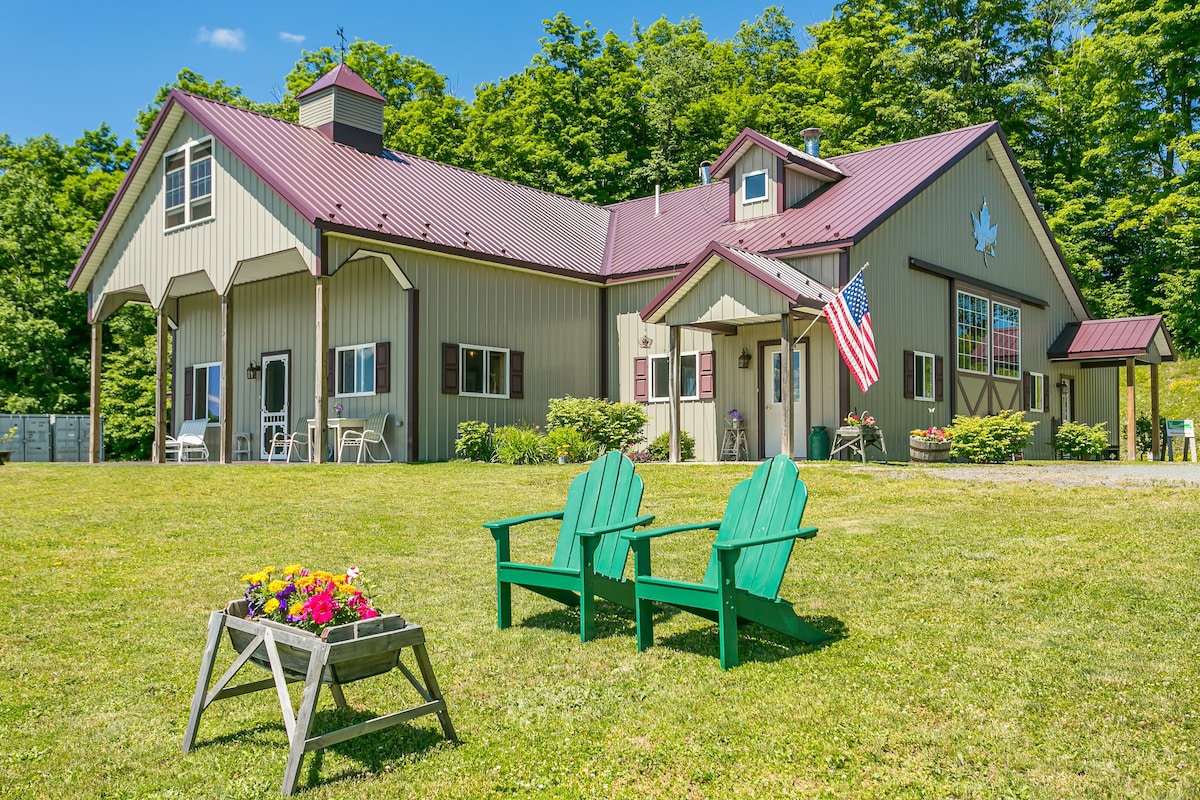 Scenic Lodge Home: Near Wrens Roost.