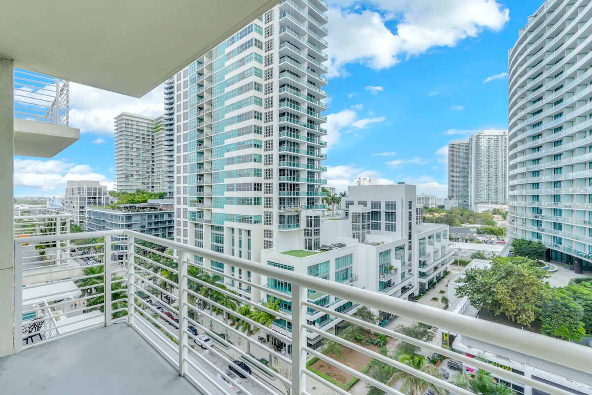 NEW! 1BR Condo w/ rooftop pool, gym & FREE parking