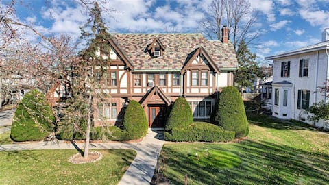 Buttonwood Inn-5+br Historic B&B in Miamisburg