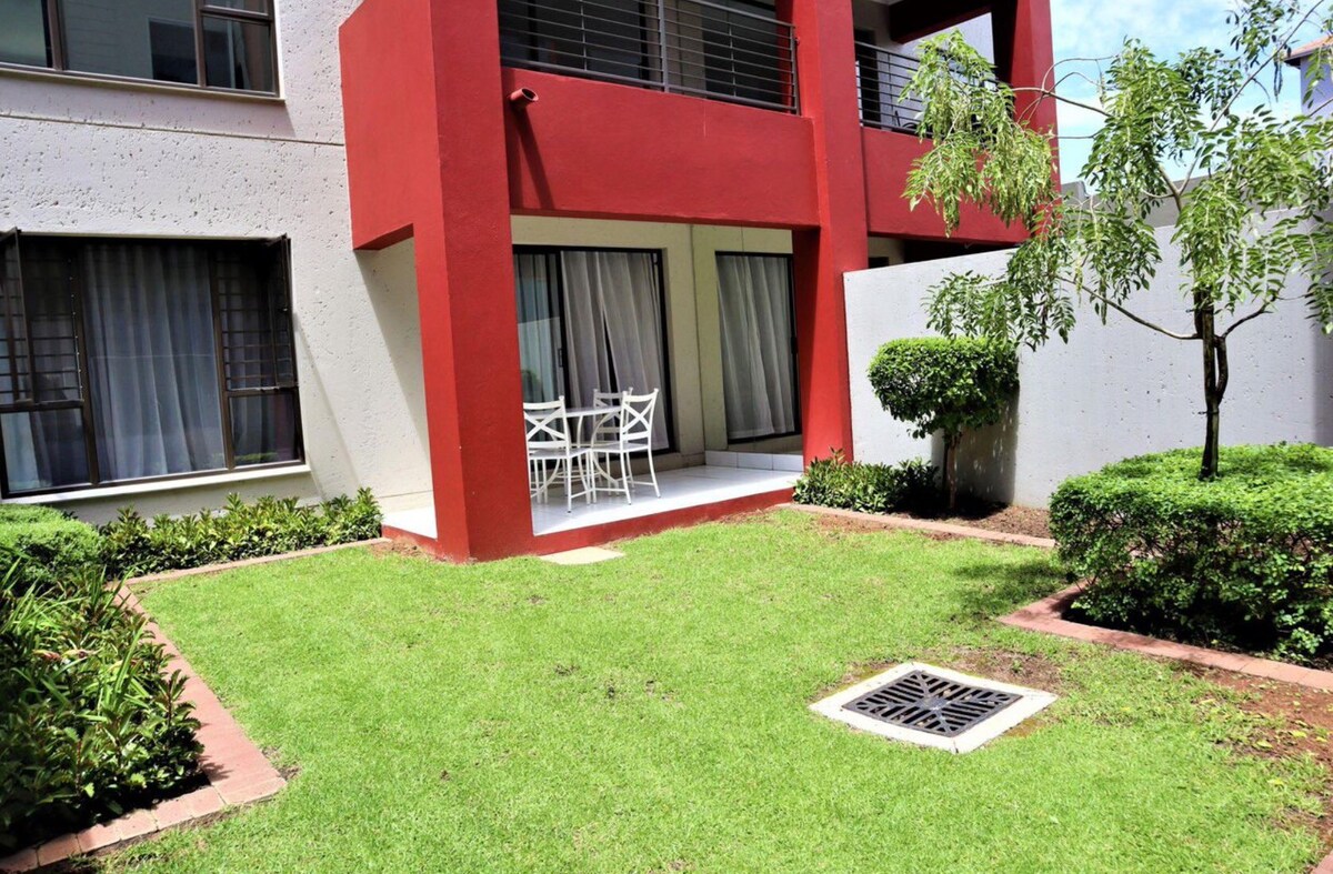 1 Bed Apt with private garden