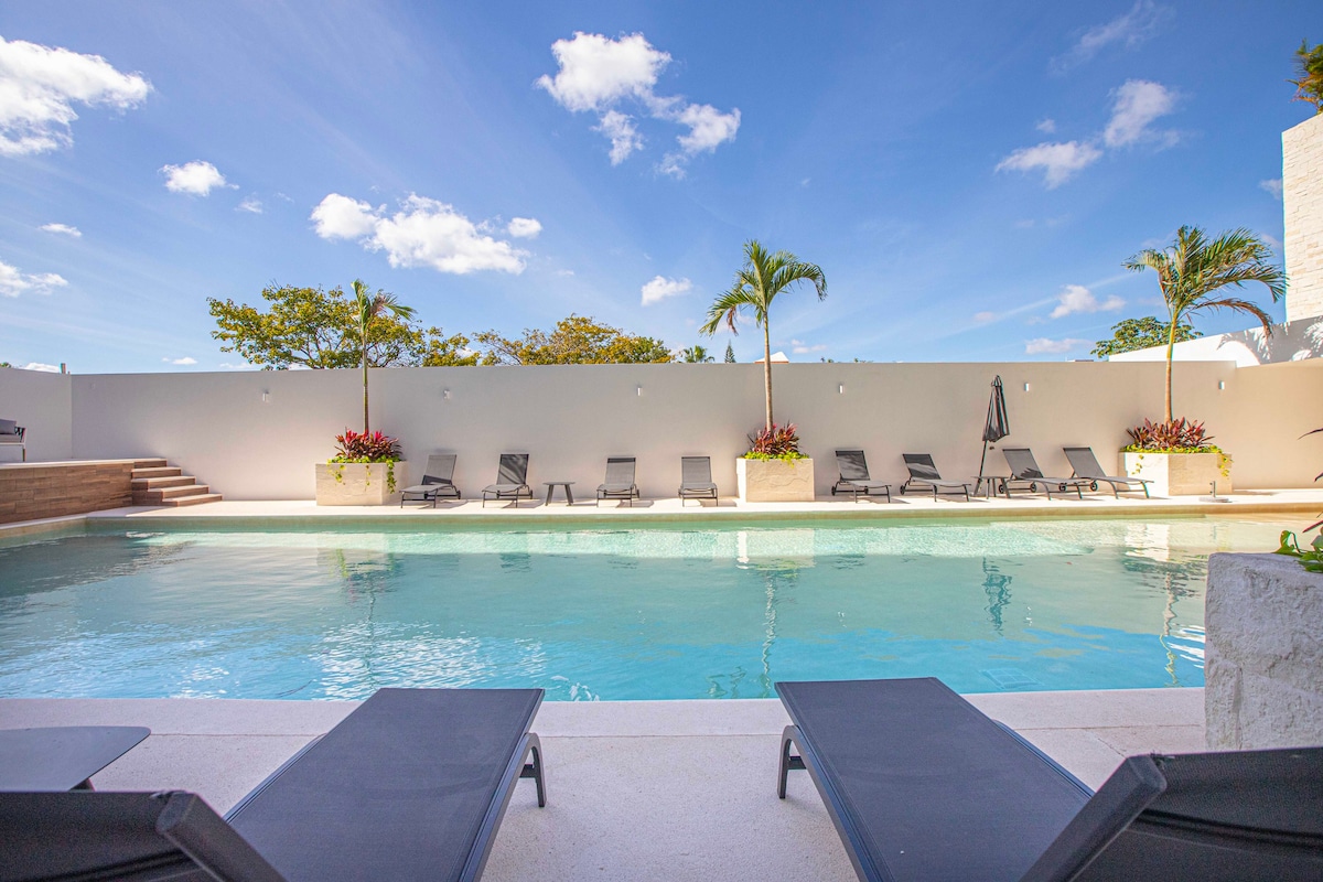 Luxury Condo Downtown Cancun Big pool & Fast Wi-fi