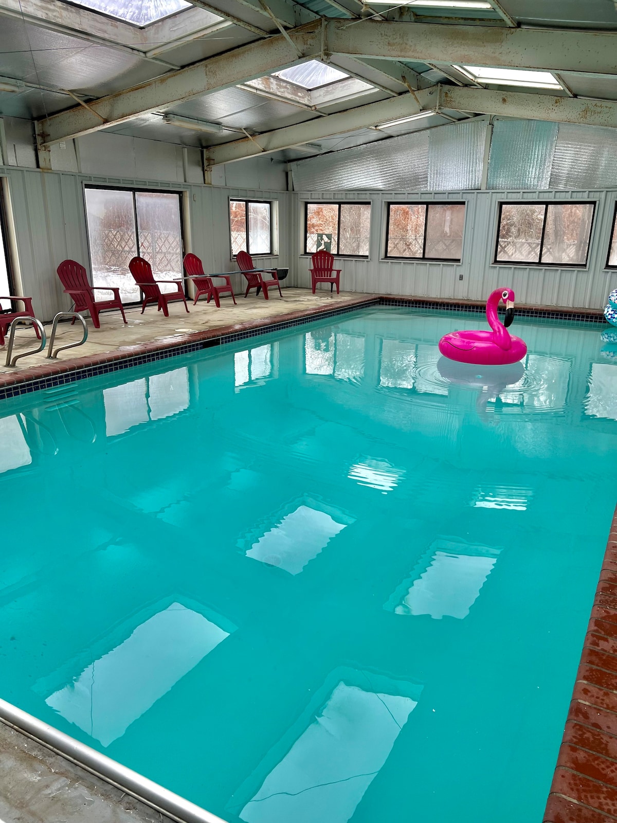 Charming house! Indoor pool! Swim today! 80°!