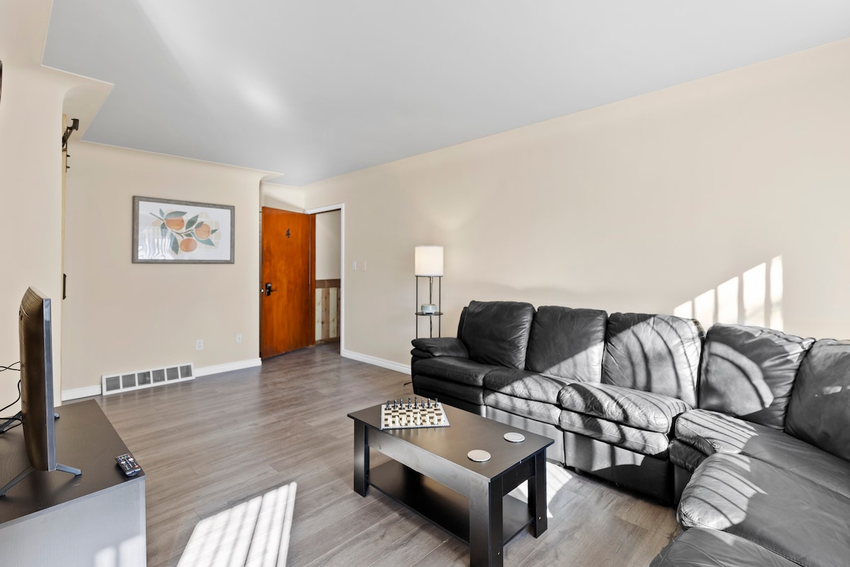 Modern Cozy 1 Bedroom Apartment in Shelby Township