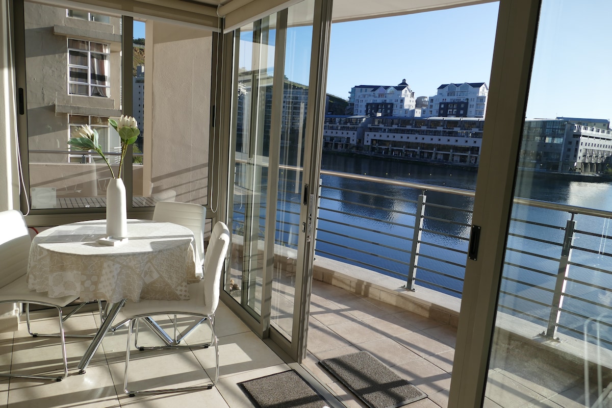 Tyger Waterfront  Luxury Two Bedroom Apartment