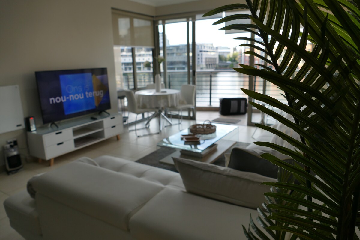Tyger Waterfront  Luxury Two Bedroom Apartment