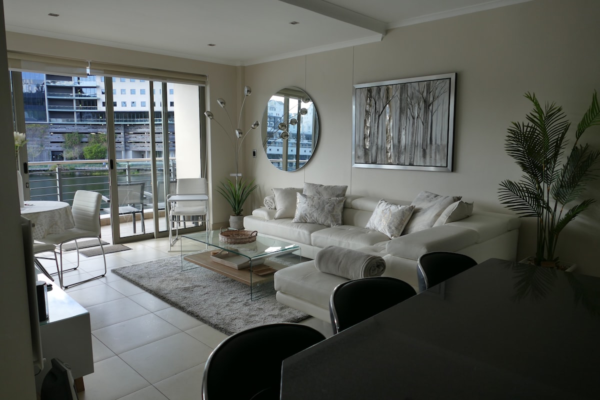 Tyger Waterfront  Luxury Two Bedroom Apartment