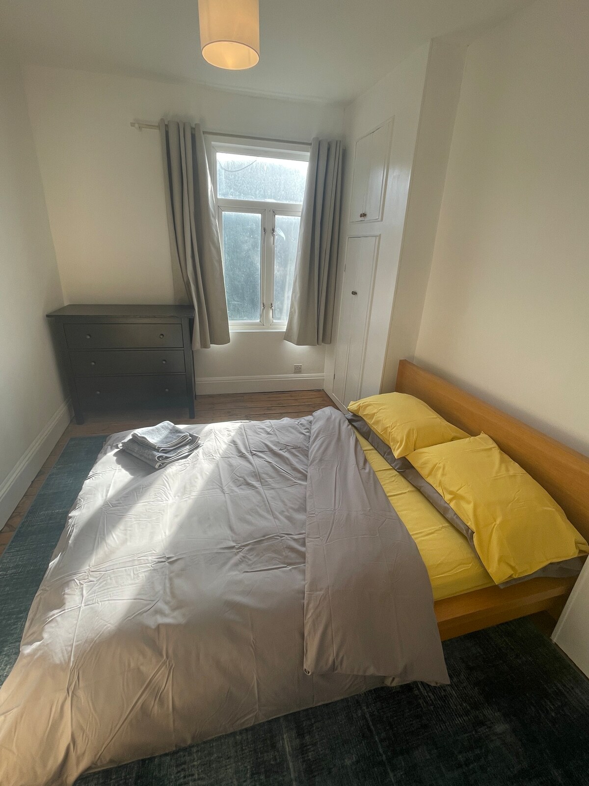 Double Room in Spacious Flat.