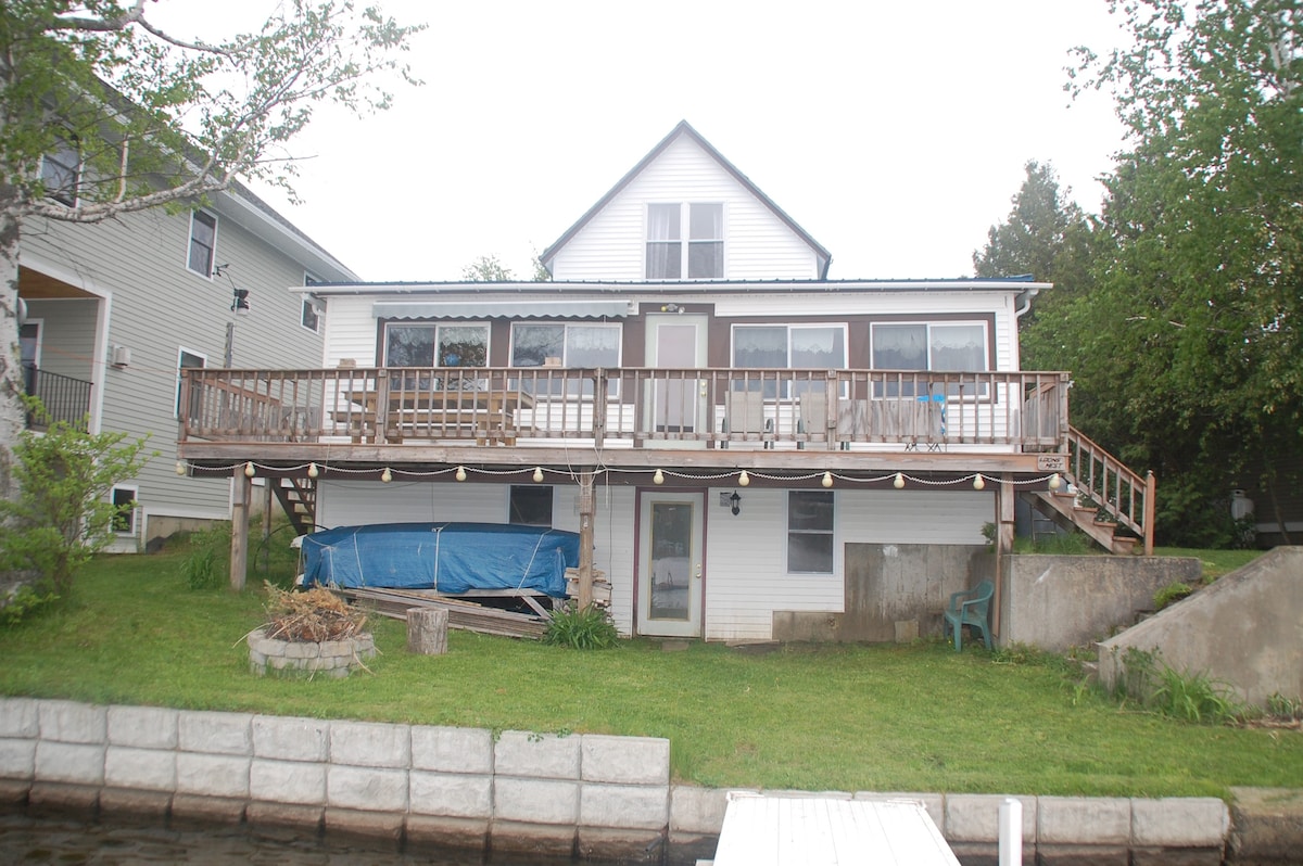 The Loon's Nest Cottage at Joes Pond