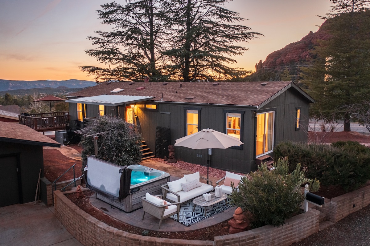 Sedona's Oceanfront Property • Spa, Views, Trails!