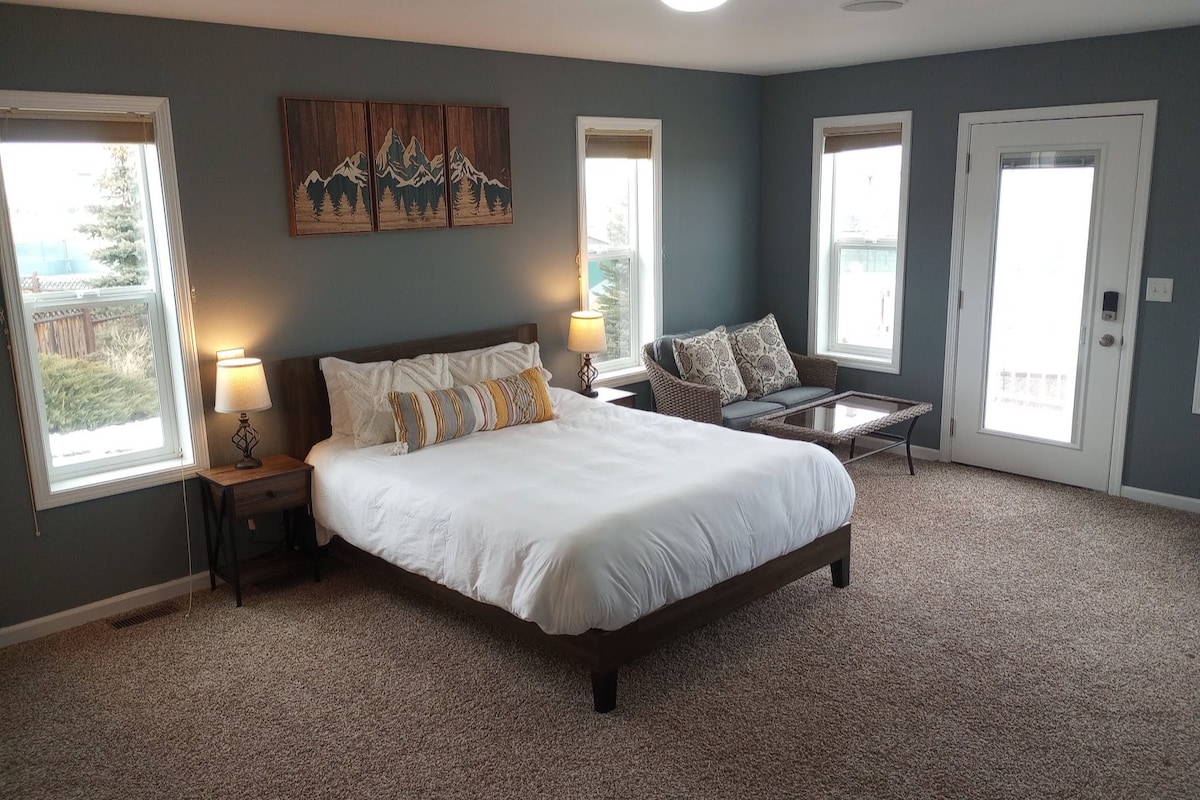 Stunning Skyline Suite! 50% off Quail Ridge