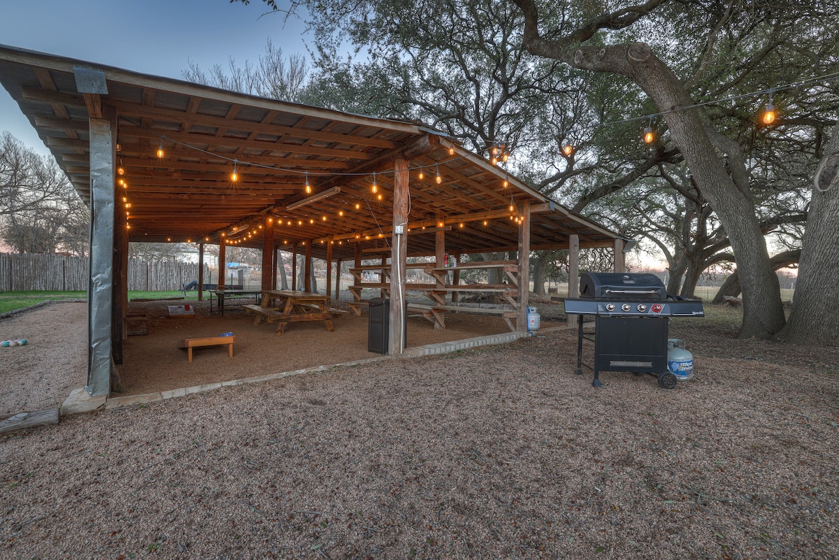 Waylons House+Hot Tub+Party Barn