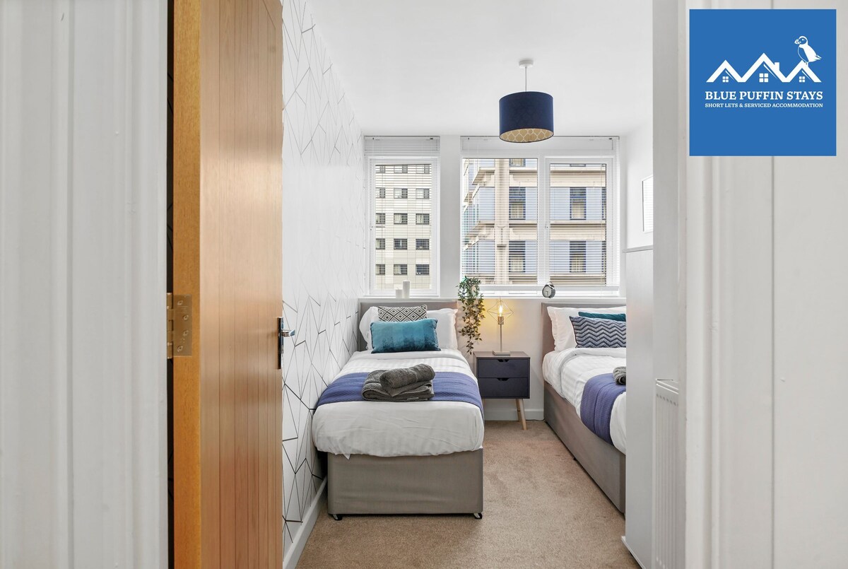 每月住宿-令人惊叹的2BR城市公寓，可停车