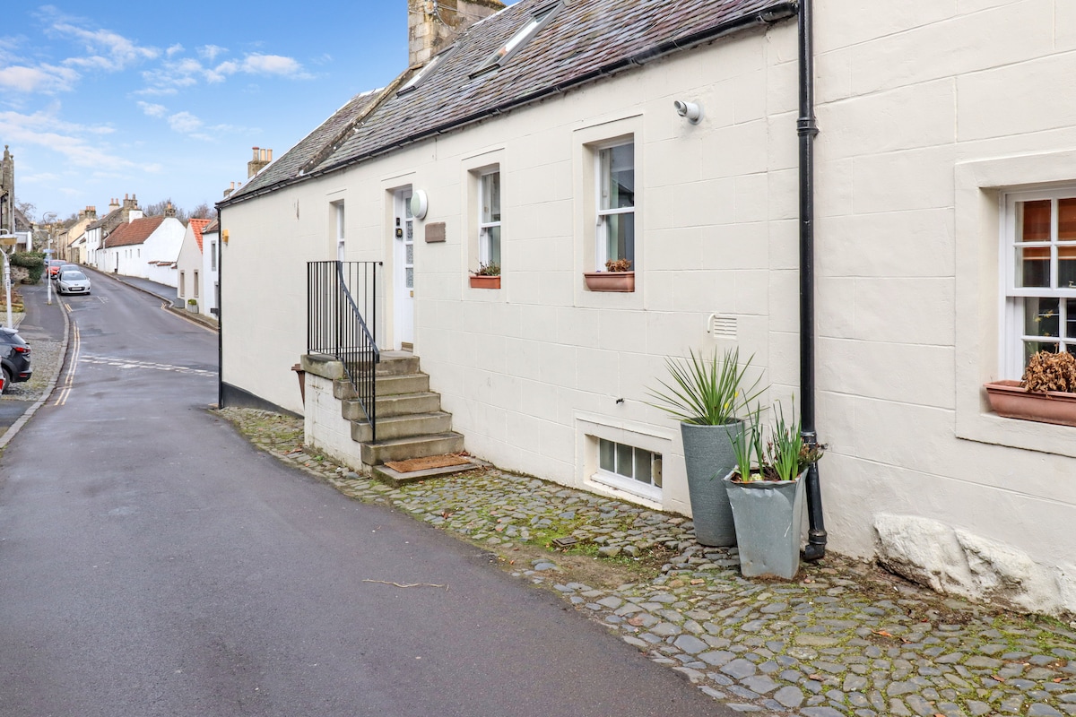 Whinstone Holiday Home in Falkland