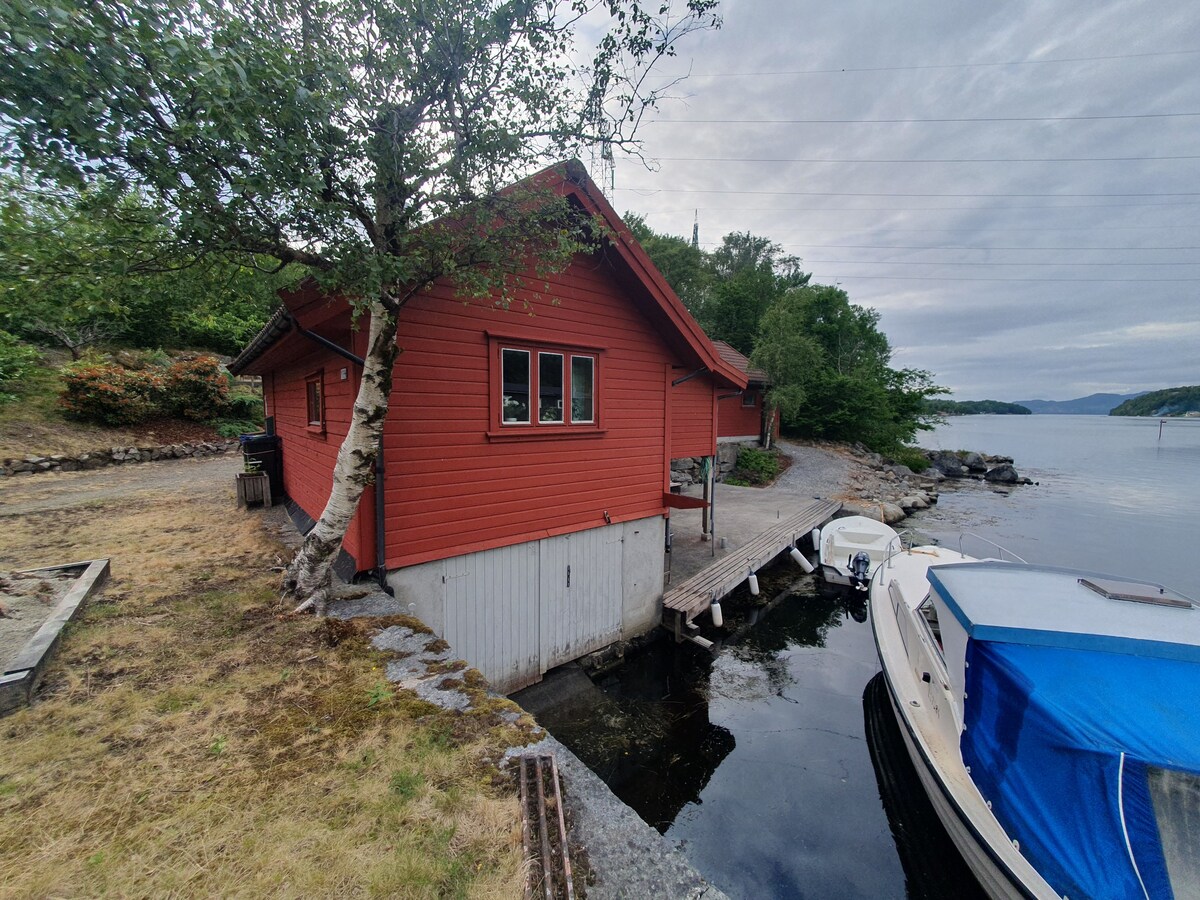 Hytte rett ved Norges eneste saltvannsluser.