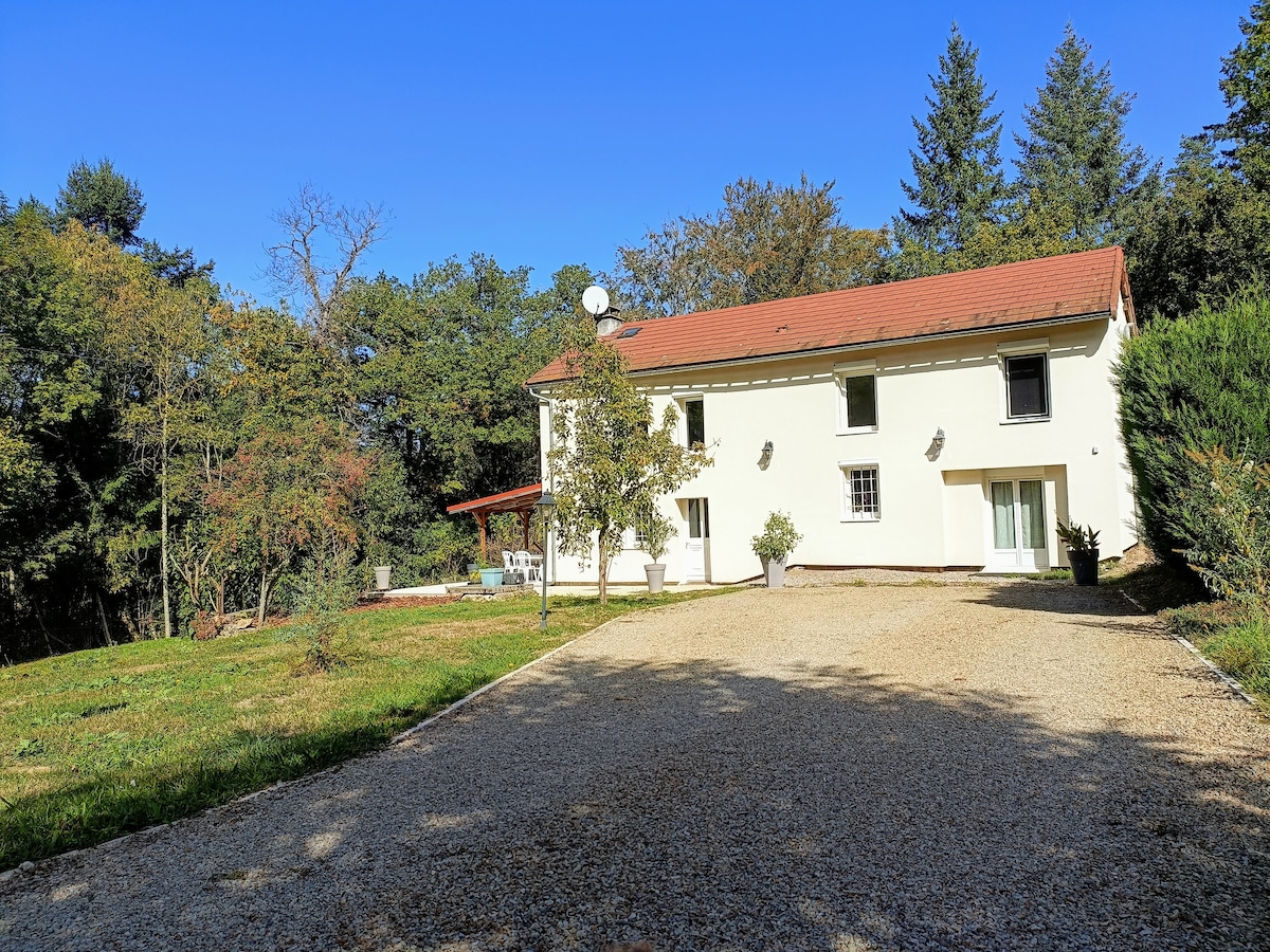 Maison de campagne au cœur des bois