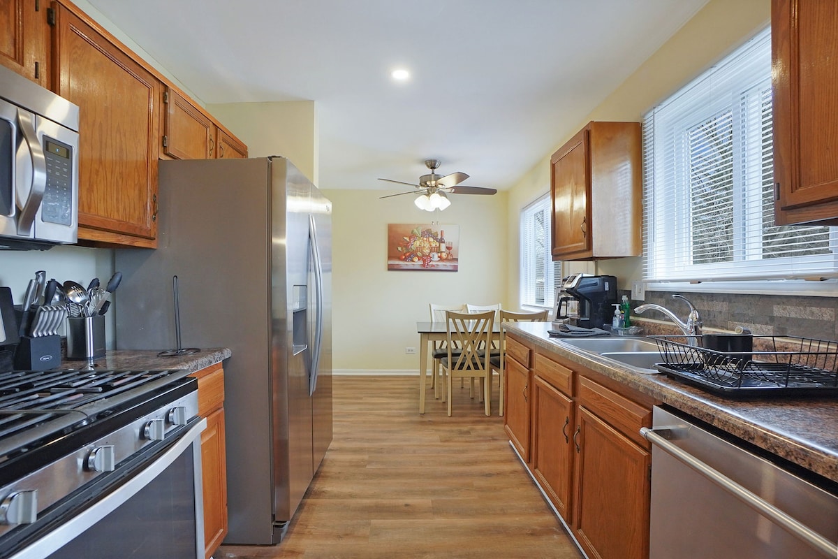 Naperville FHS Rental - Woodview Ct