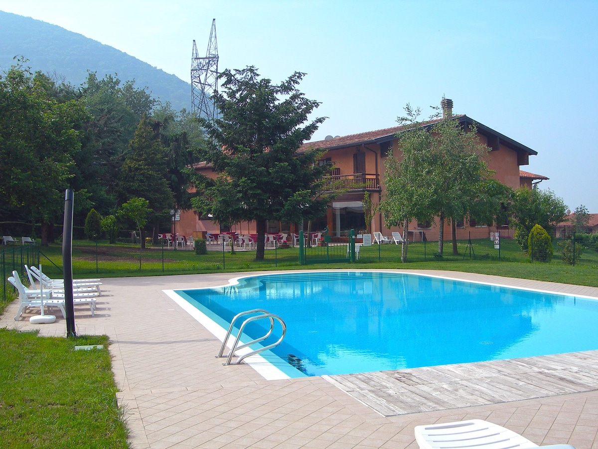 Hotel Colomber in the hills距离Vittoriale 5公里