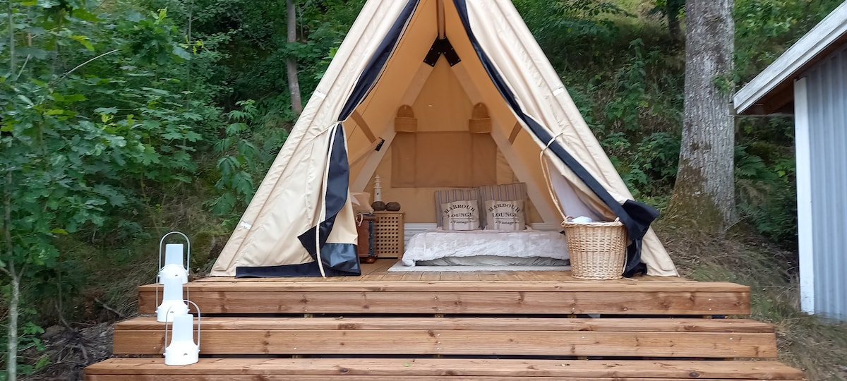 Glamping tent by the ocean