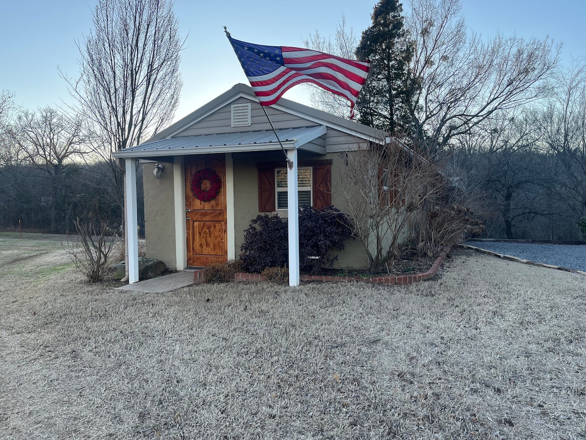 Little La Ferme Guesthouse