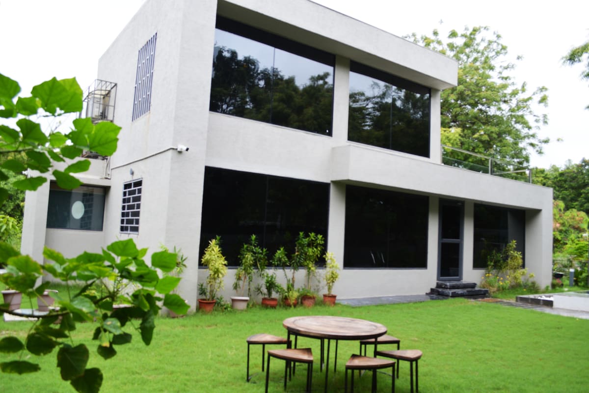 VSP's villa @ Kensville. A elegant farmhouse