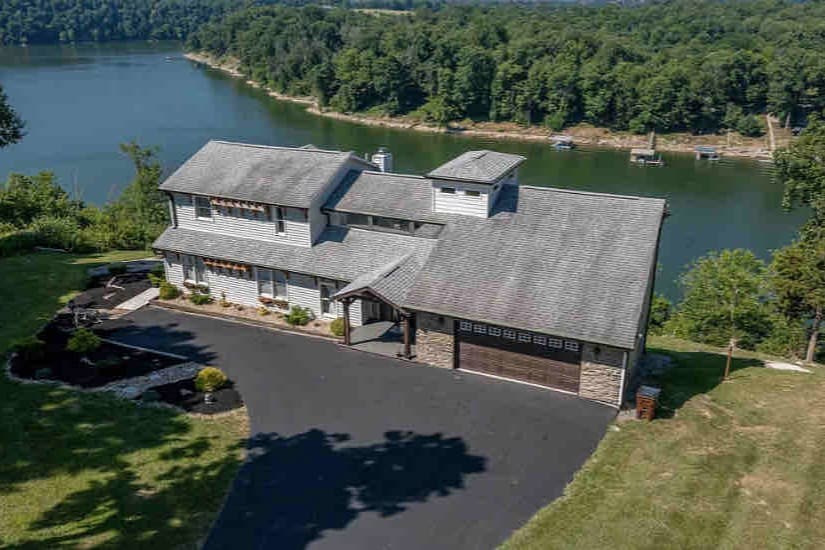 Luxury Lake House with must see view