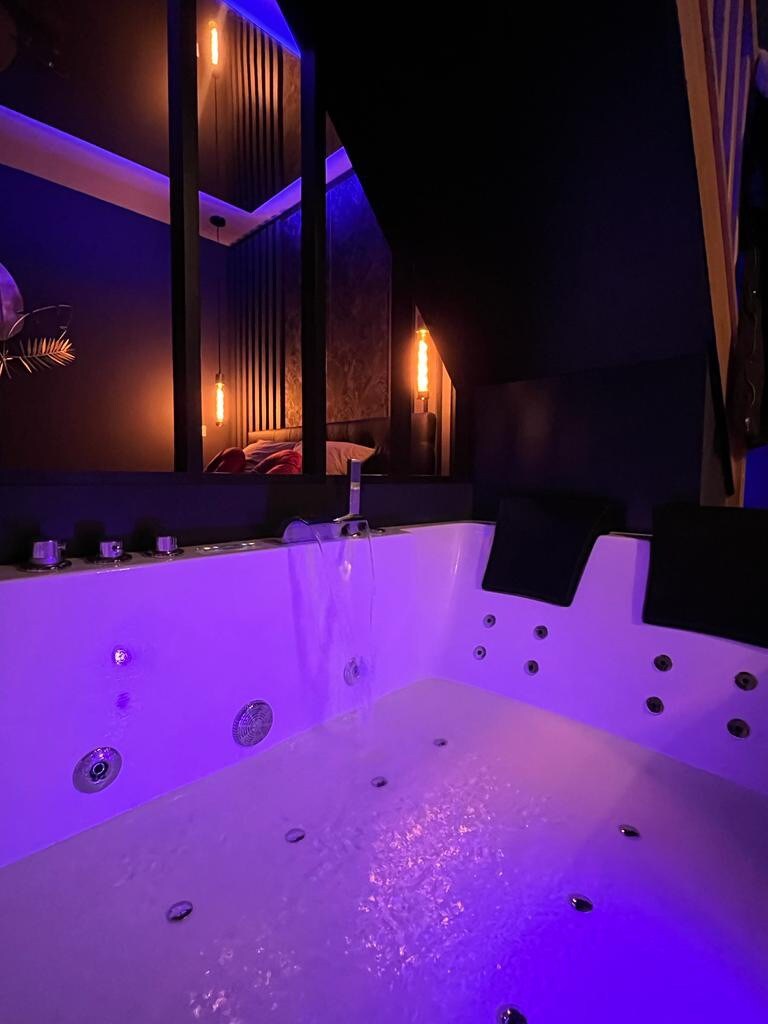 Suite jacuzzi The love room 77 suite or