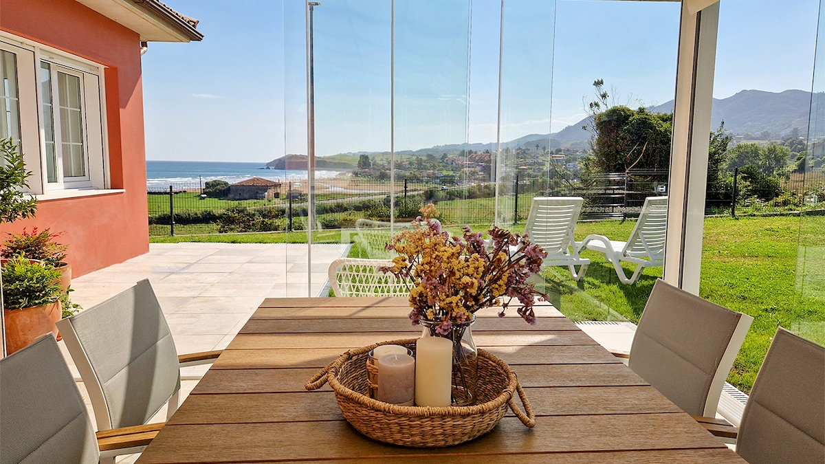 Beach house with views of the sea and mountains