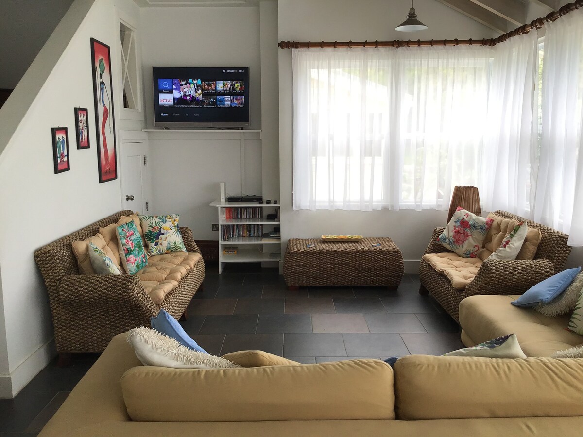 Superb Split Level 2 Bed Waterside Apt Marigot Bay