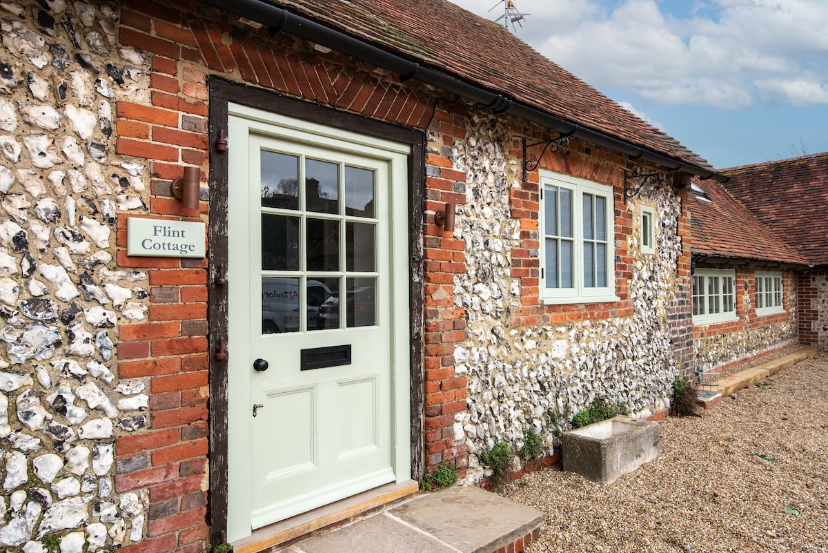 Flint Country Cottage in The South Downs