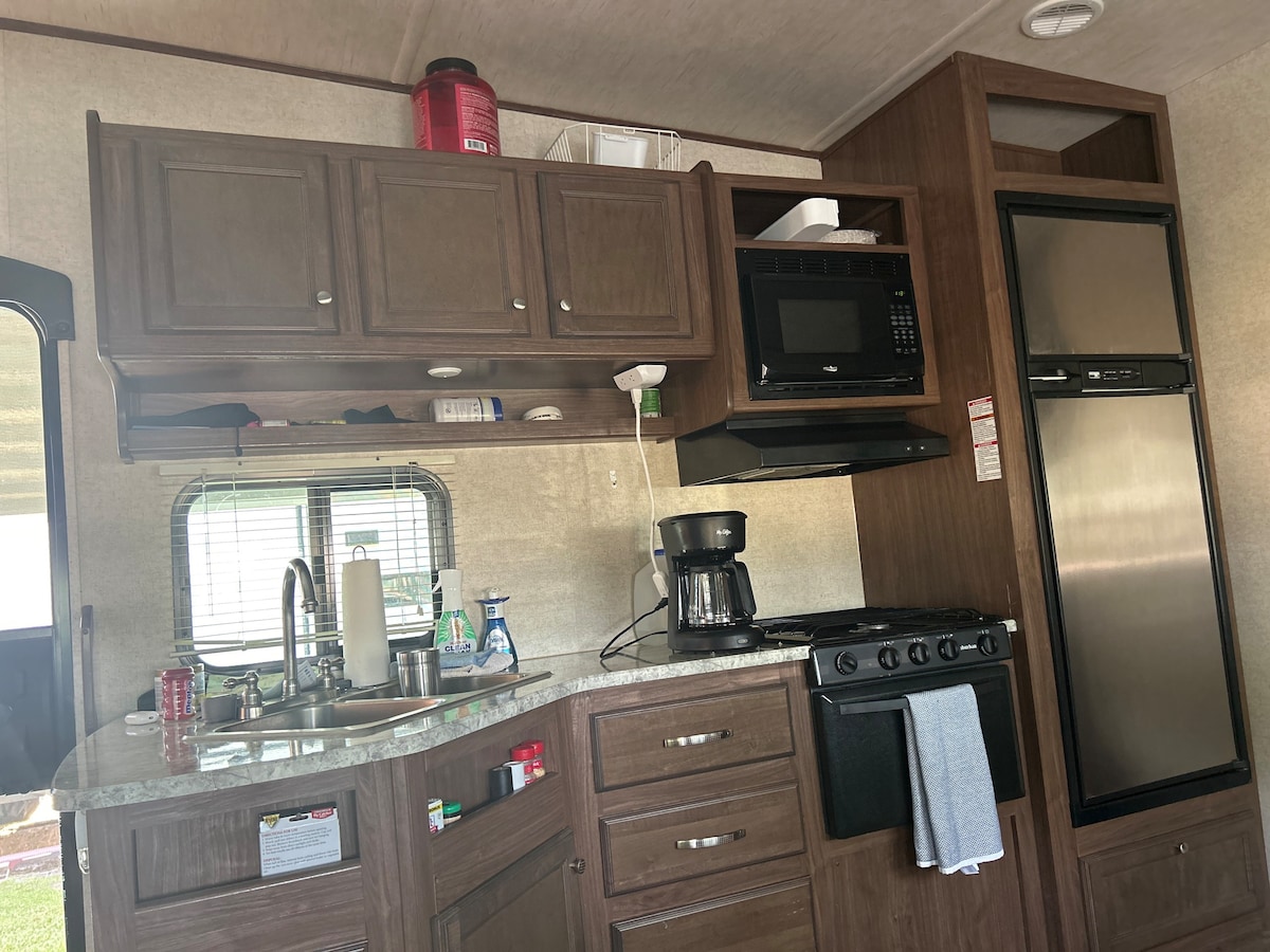 Beautiful camper with 2 rooms