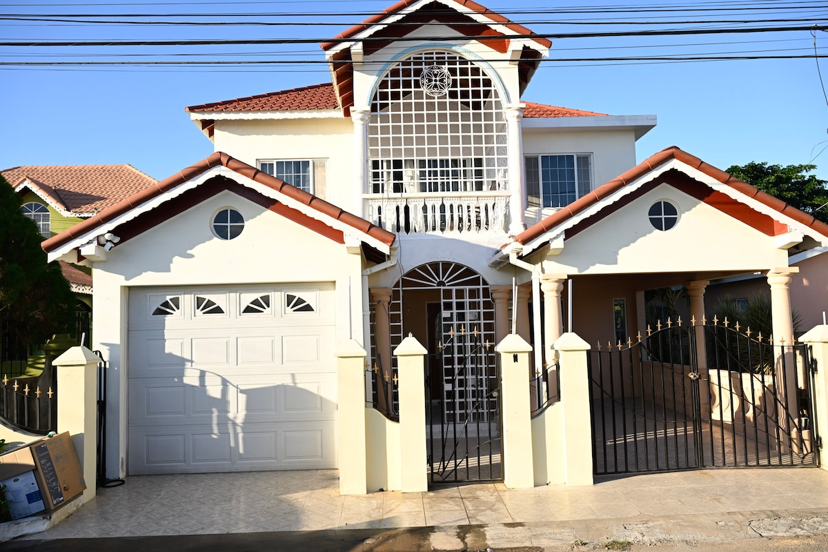 Luxury Mountian View Caribbean Retreat