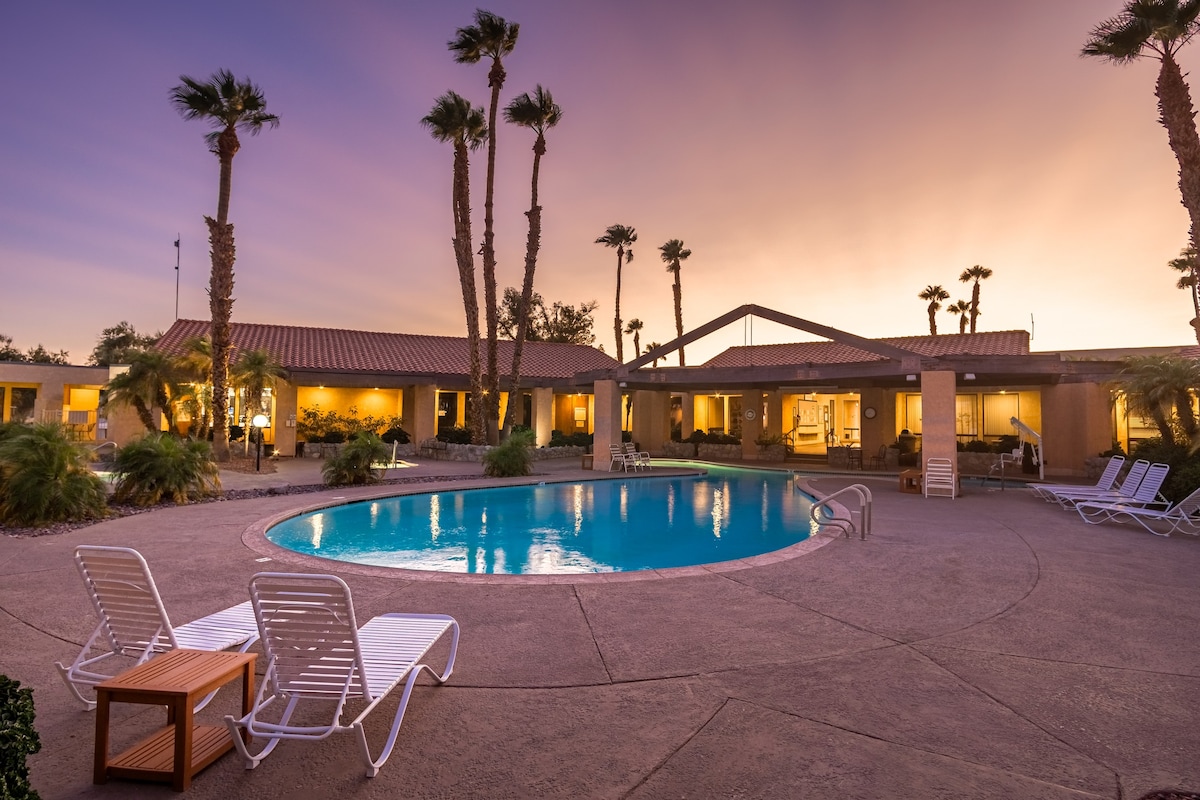 Beautiful, Spacious 3BR/2BA Desert Resort Home!
